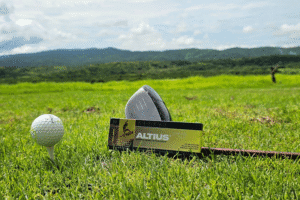 ALTIUS for Golf the tinted contact lenses —engineered to enhance visual comfort, clarity and contrast in diverse and challenging environments. 